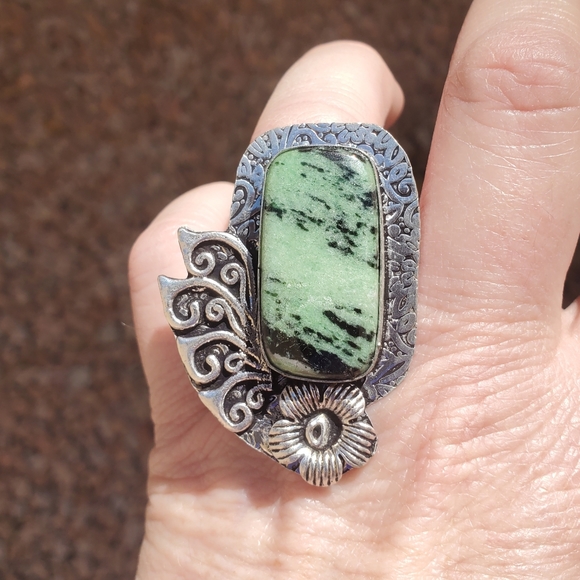 New Ruby Zoisite Carved 925 Silver Statement Ring. - Picture 8 of 16